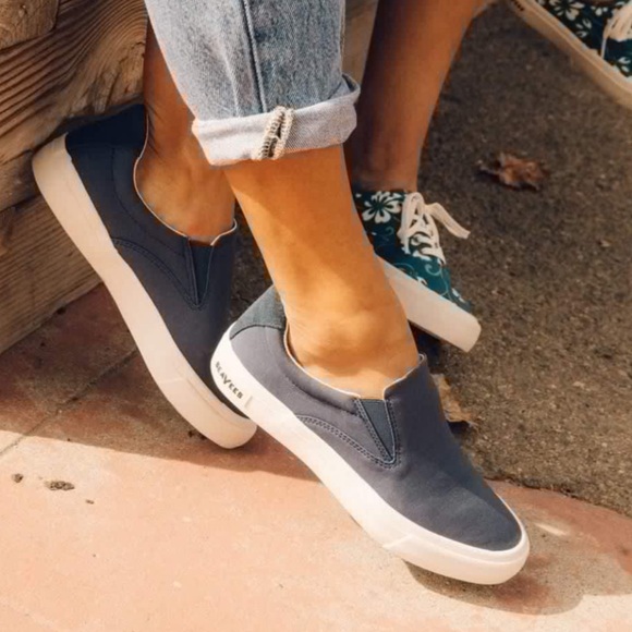 SeaVees Women’s Hawthorne Slip On Sneakers - Picture 1 of 9